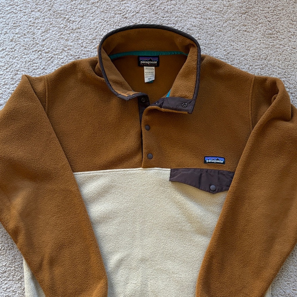 Patagonia Tan and Cream Fleece Pullover